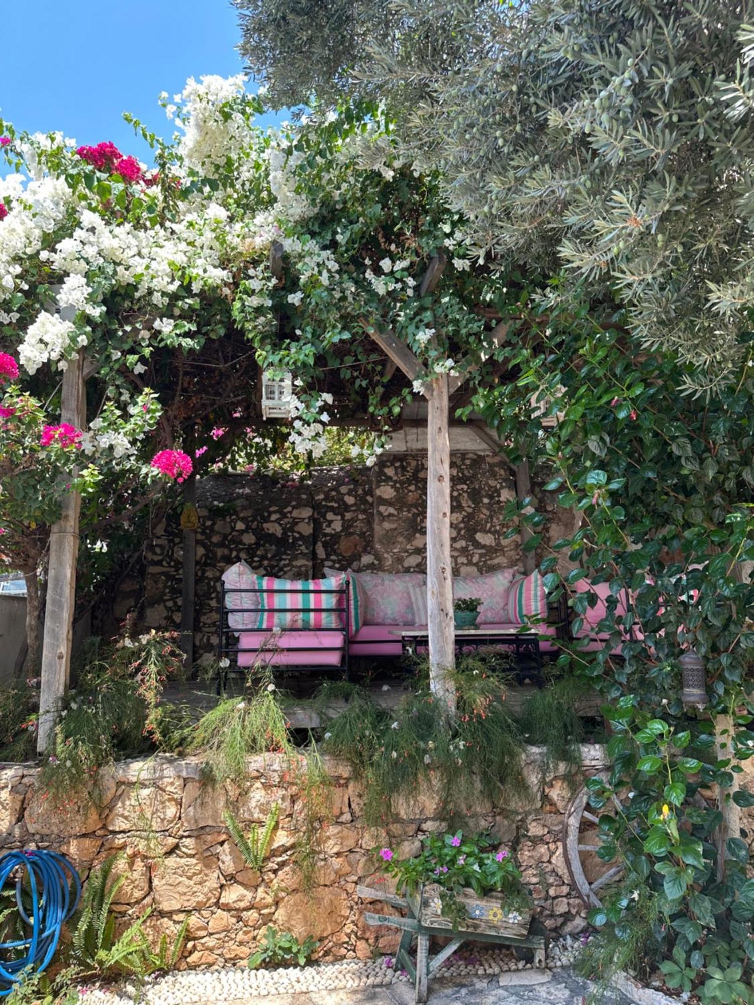 The White House Kalkan Eksteriør bilde